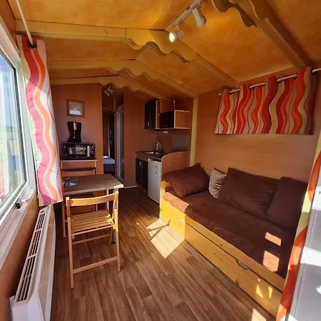 Roulotte Confort Au Milieu Des Animaux Kemp *