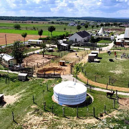 Roulotte Confort Au Milieu Des Animaux Parque de Campismo Burthecourt-aux-Chenes