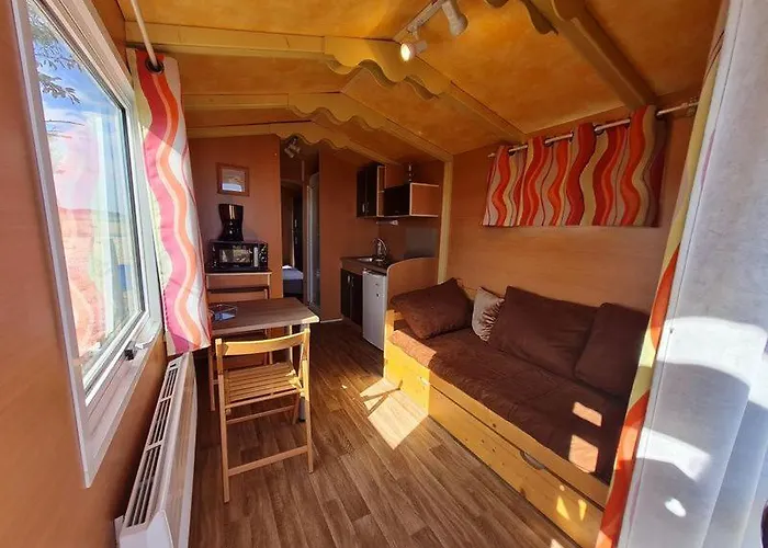 Roulotte Confort Au Milieu Des Animaux Kemp *