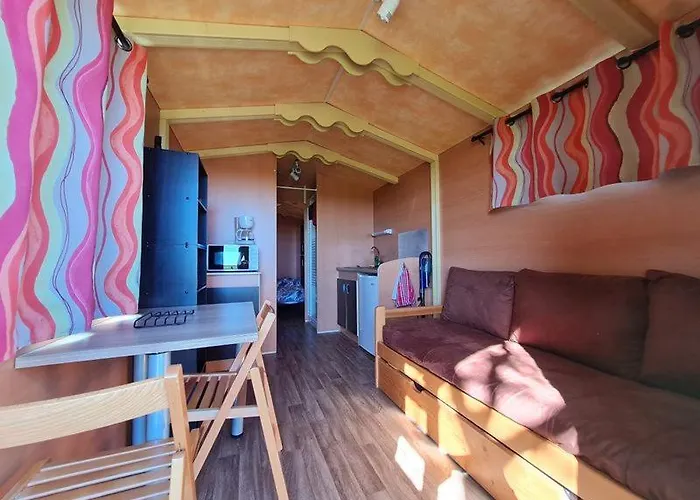 Kemp Roulotte Confort Au Milieu Des Animaux Burthecourt-aux-Chenes