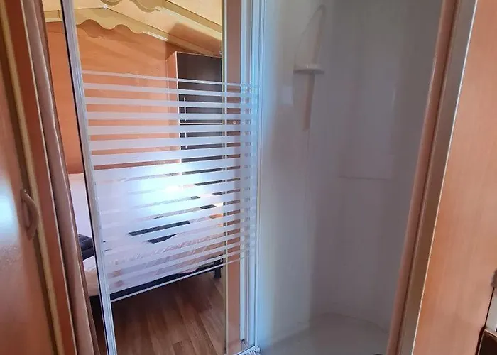 Roulotte Confort Au Milieu Des Animaux Kemp